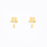 Gouden oorbellen met bloem patroon