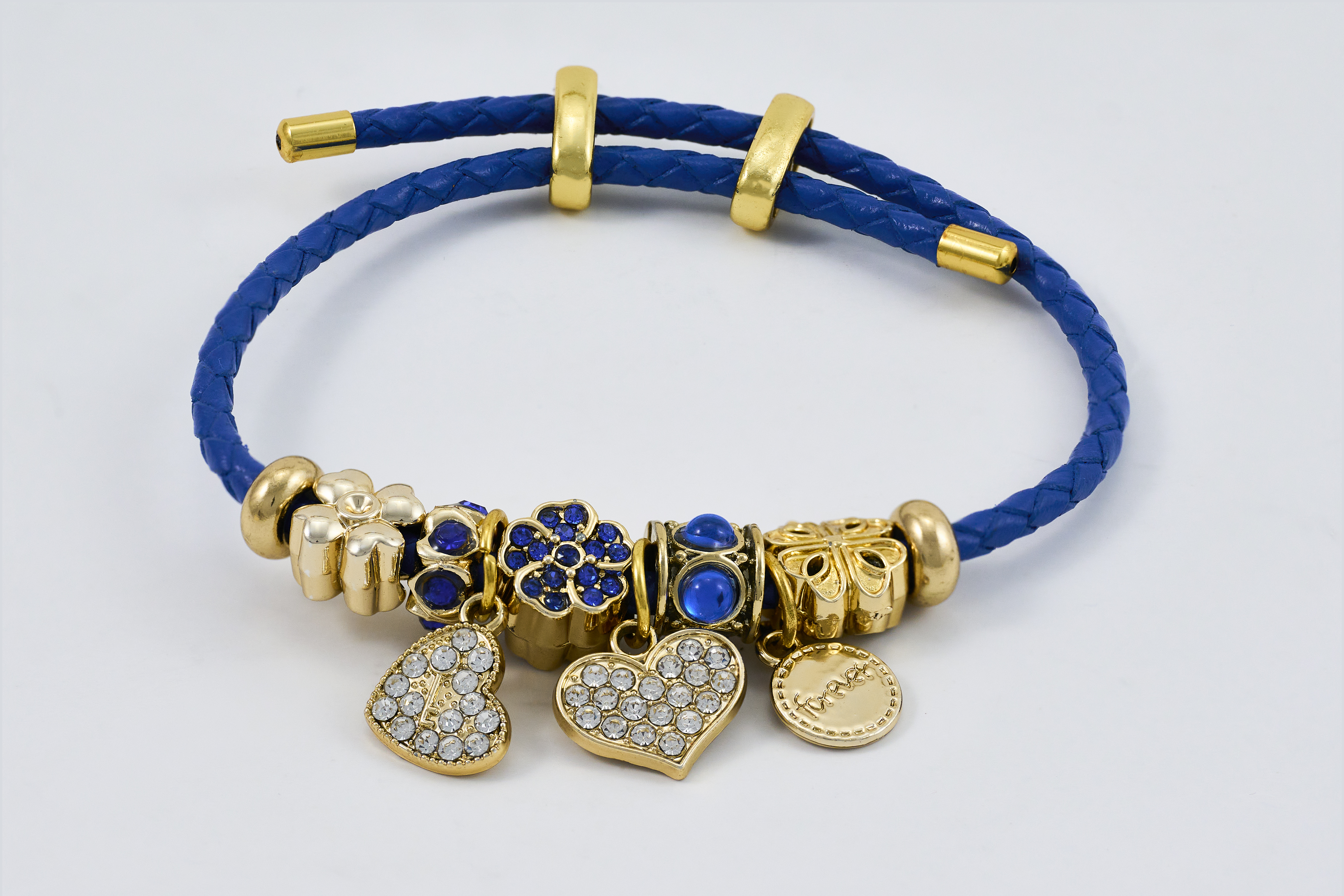 Blauwe koordarmband met gouden kralen en patronen