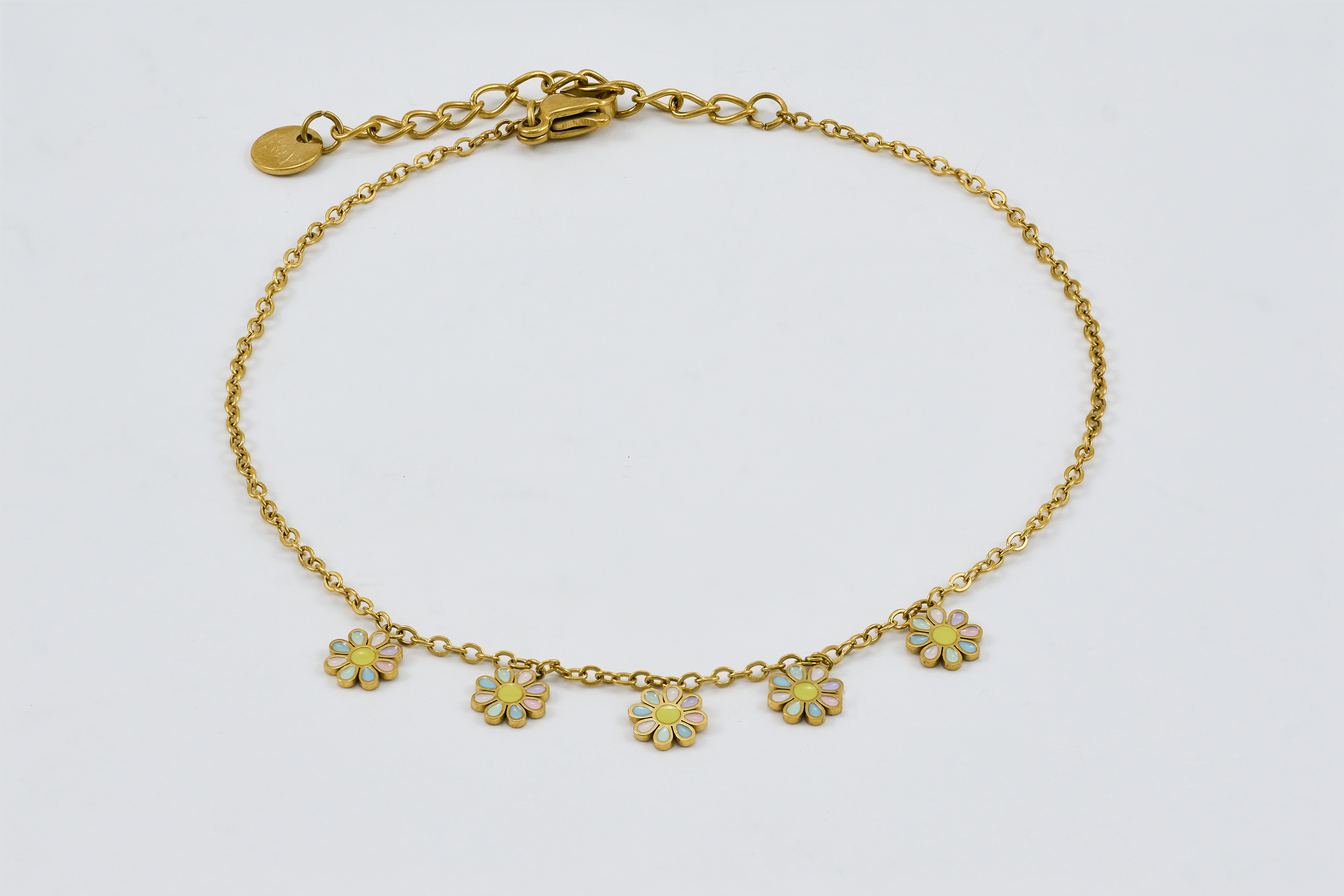 Gouden enkelband met speelse bedels