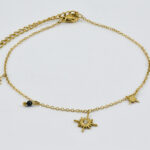 Gouden enkelband met zwarte steentjes