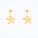 Gouden oorbellen met bloemen