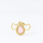 Gouden ring met ovale steen en sierlijke details