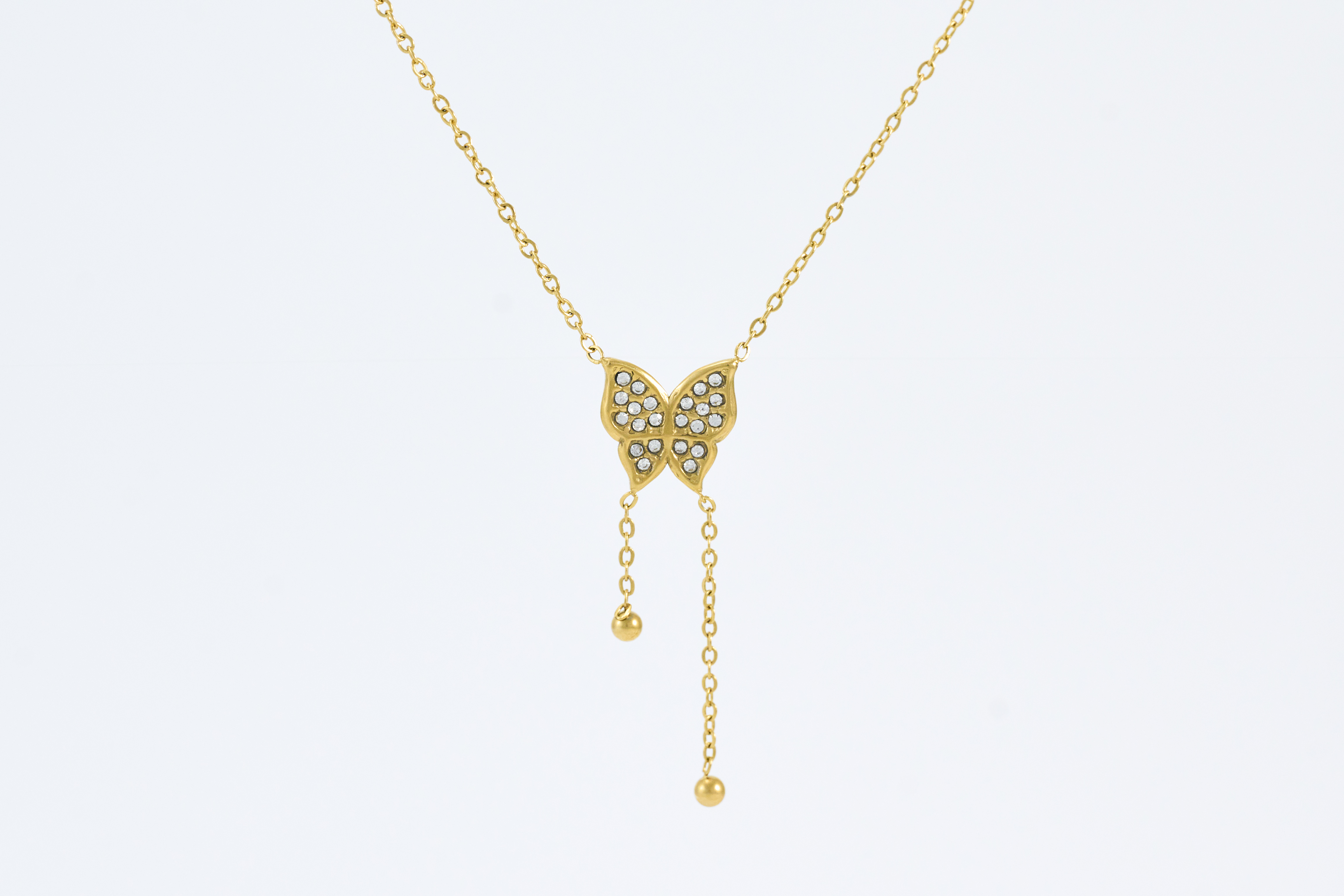 Ketting met gouden vlinder en hangende parels