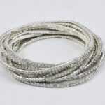 Meervoudige zilveren wikkelarmband met glinsterende schakels