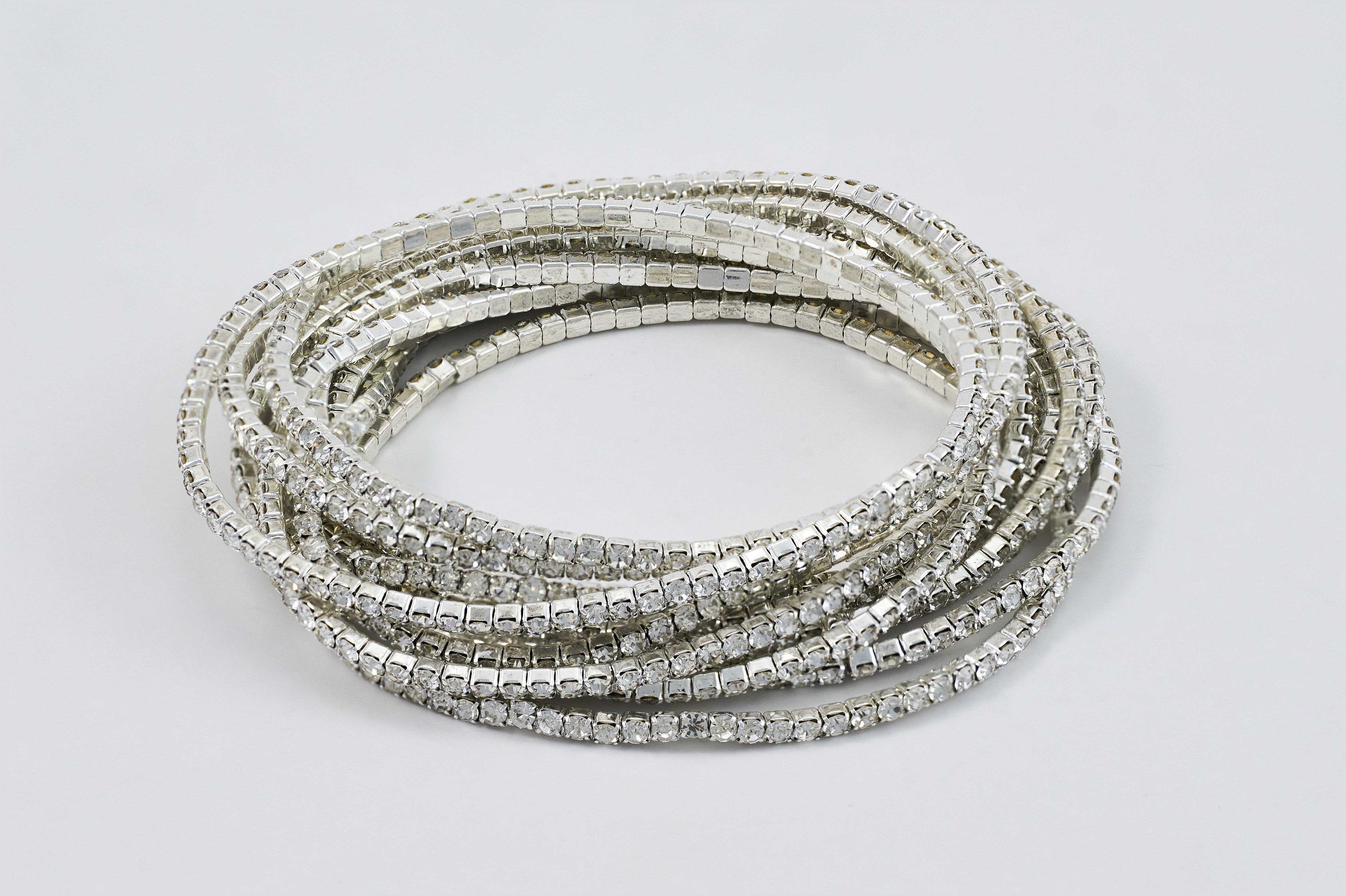 Meervoudige zilveren wikkelarmband met glinsterende schakels