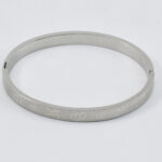 Minimalistische zilveren bangle met rechte sluiting