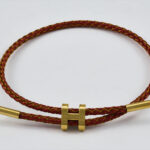 Rode koordarmband met gouden H-bar sluiting