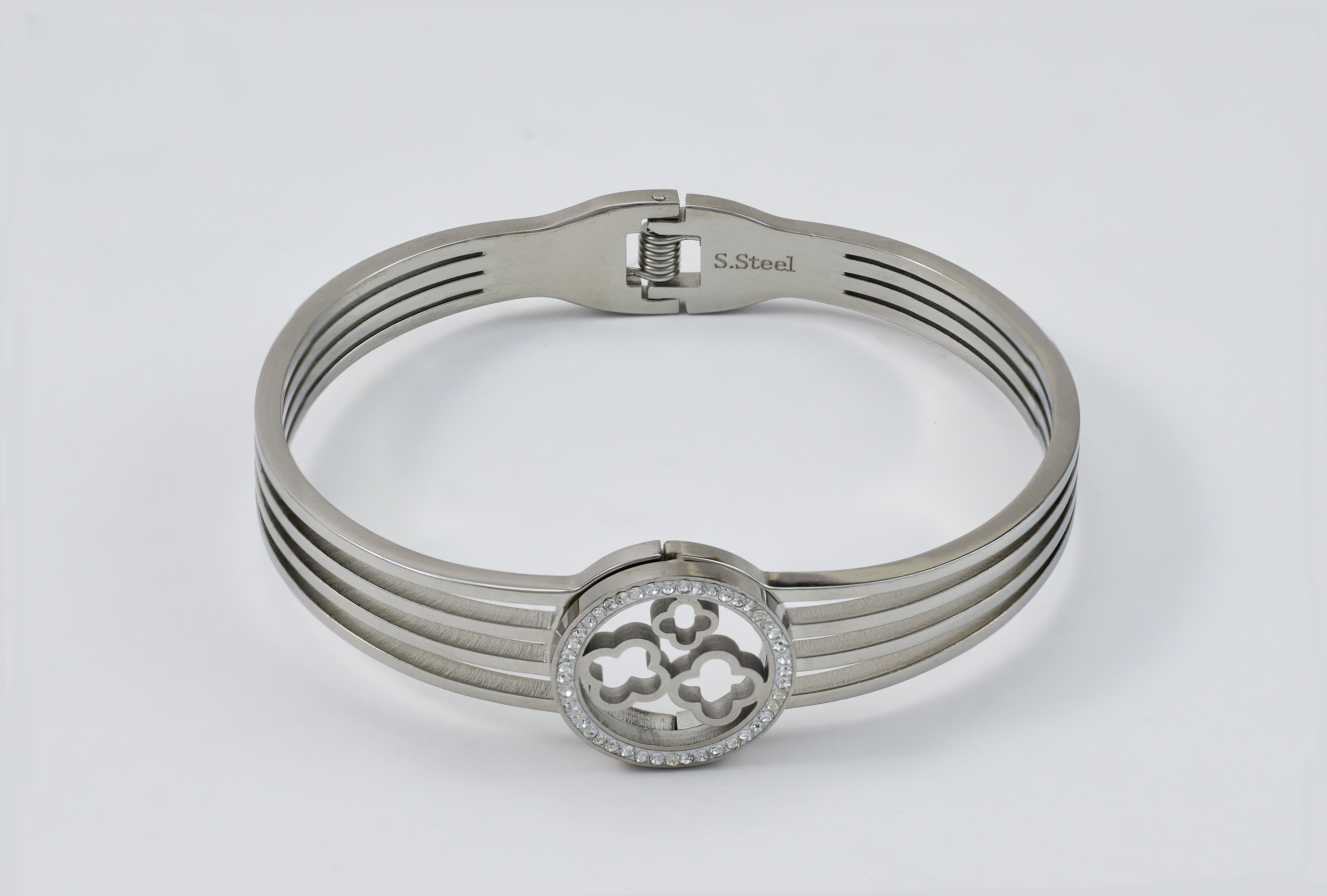 Zilveren armband met ronde symbolen en uitsnijdingen