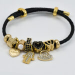 Zwarte koordarmband met gouden kralen en luxe afwerking