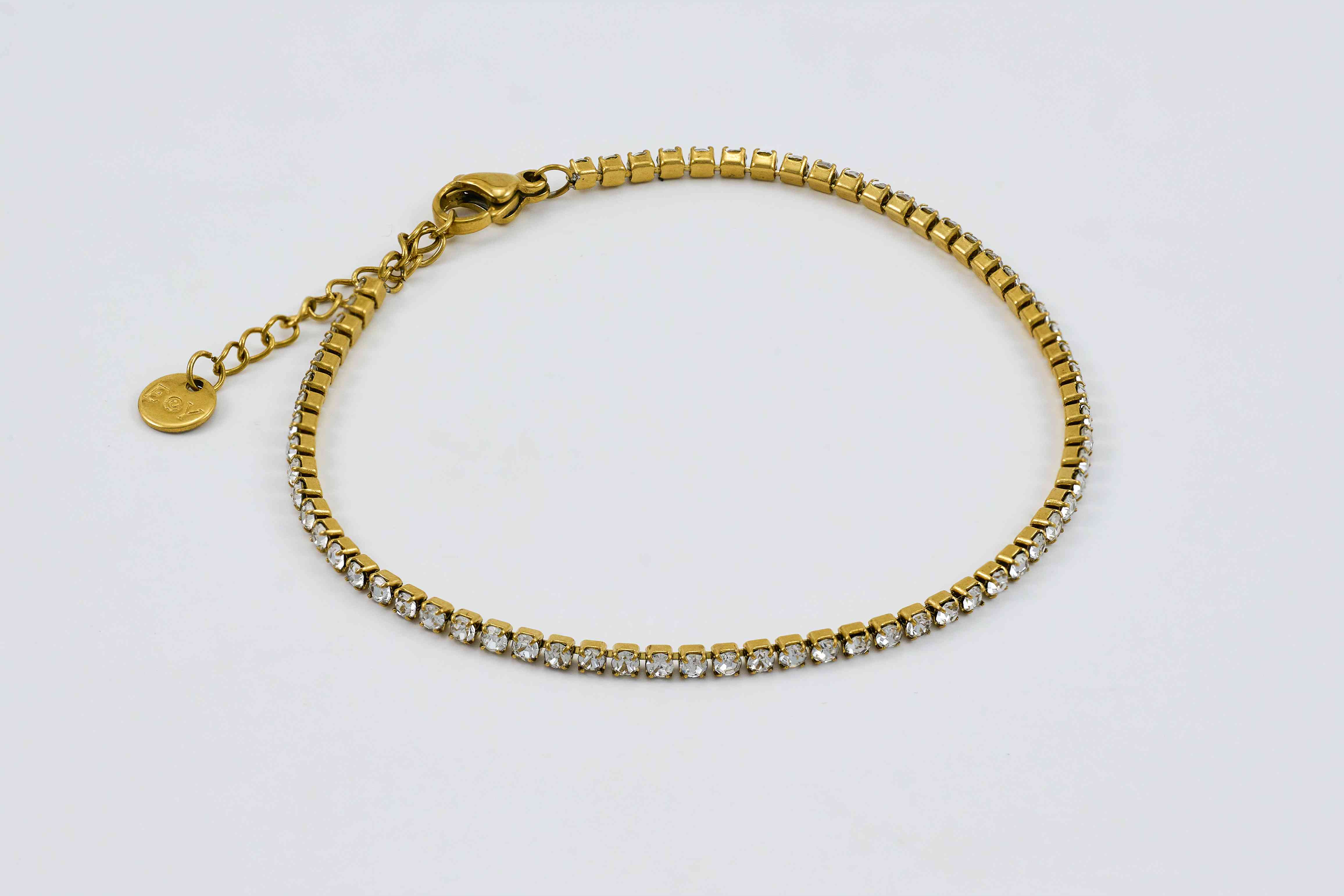 Gouden minimalistische schakelarmband met subtiele afwerking