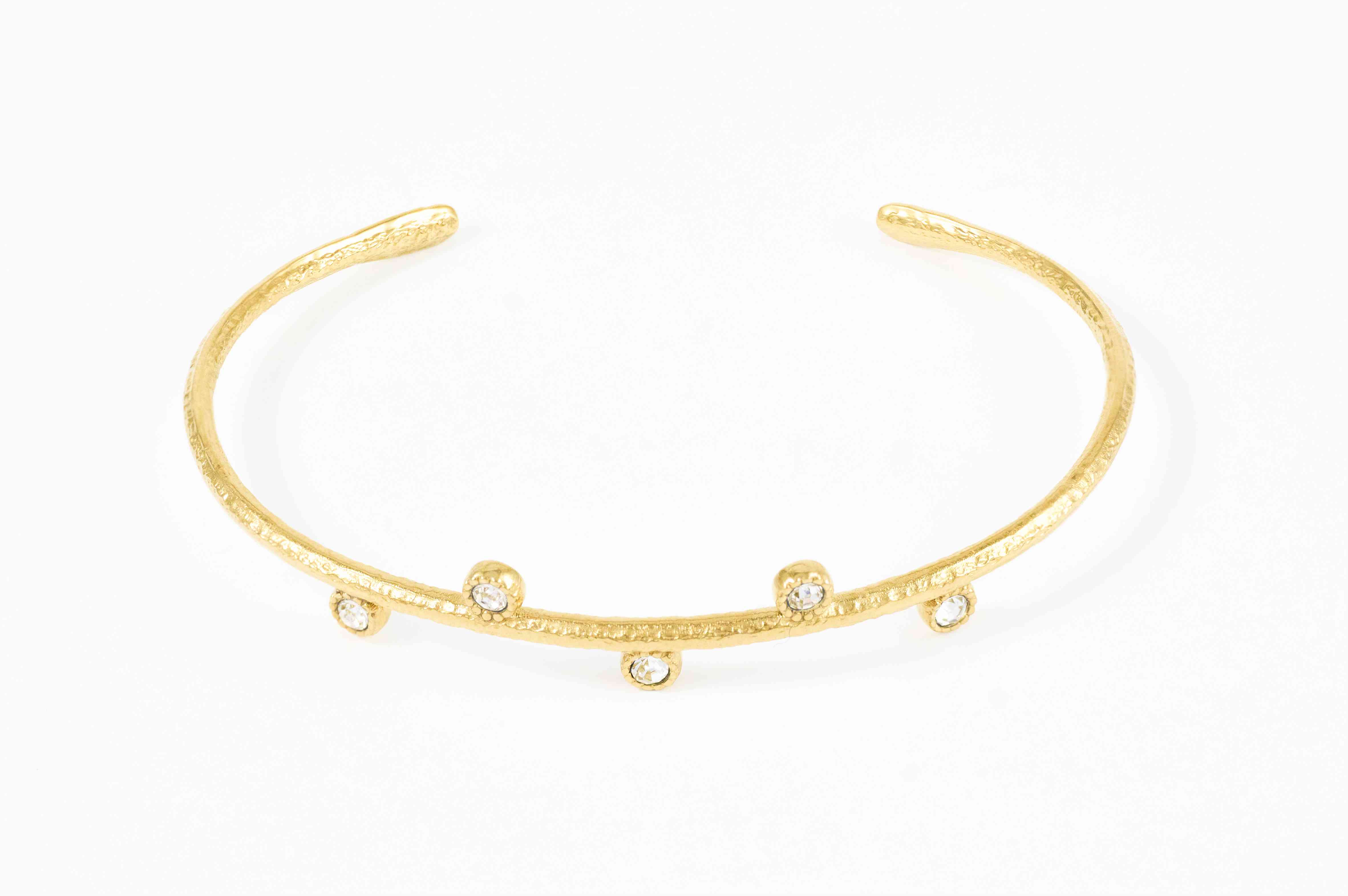 Gouden subtiele open cuff met kleine bolvormige details