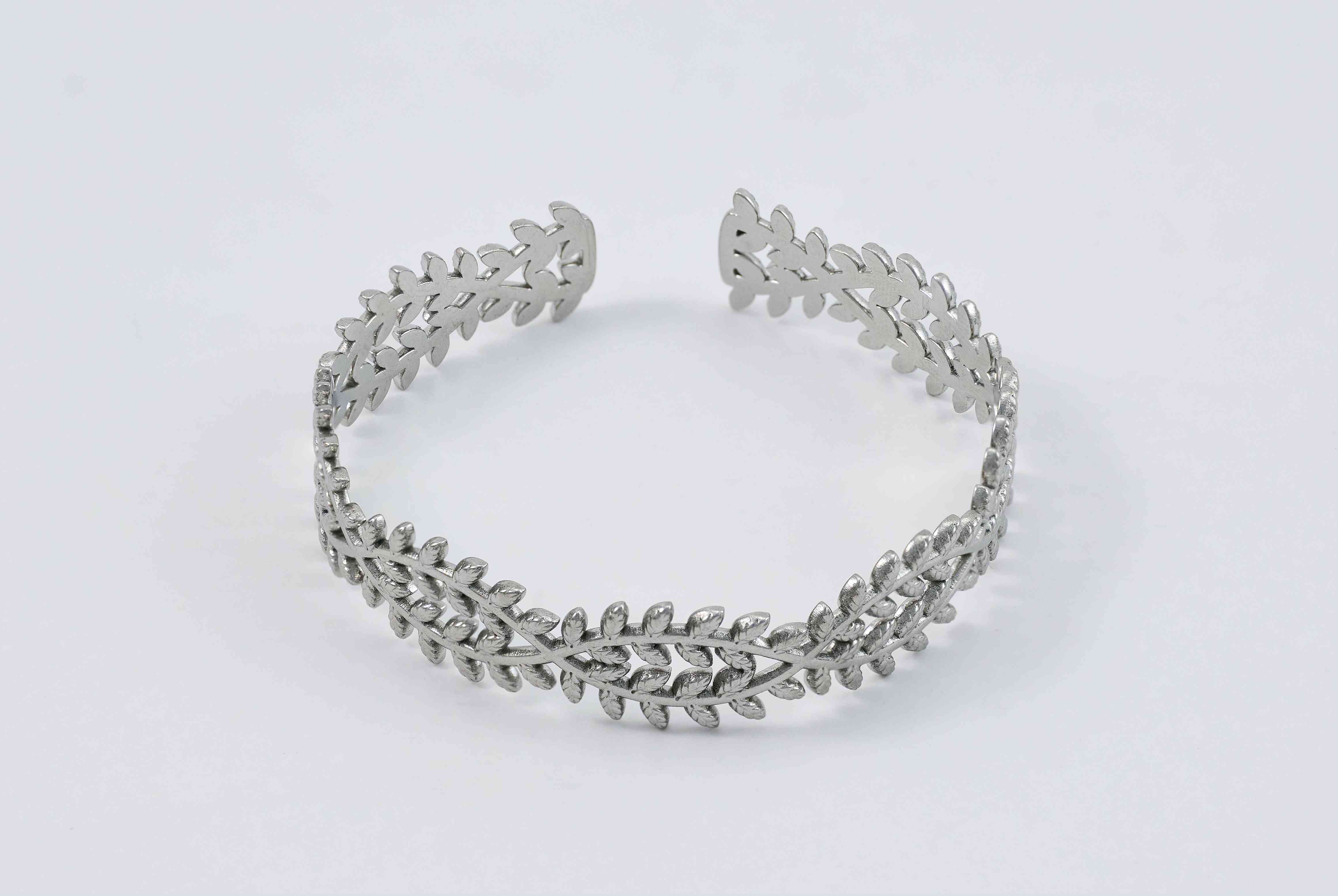 Open zilveren armband met fonkelende strass-details